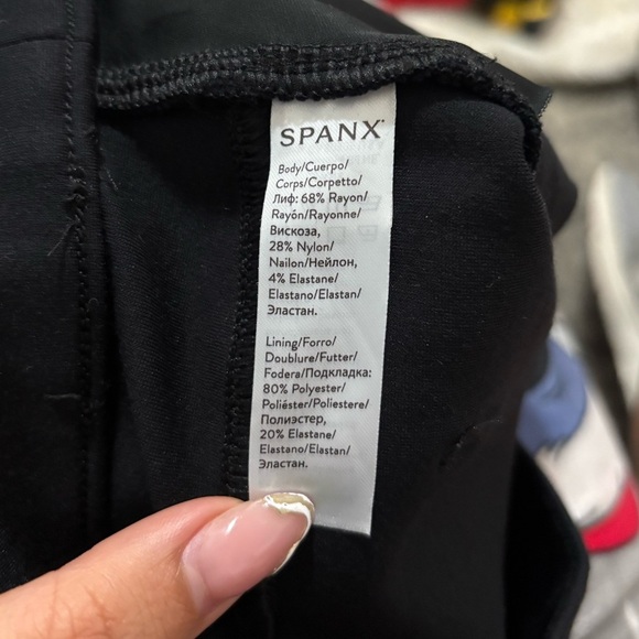 SPANX Women’s Black Cropped Pockets Leggings - Picture 10 of 15
